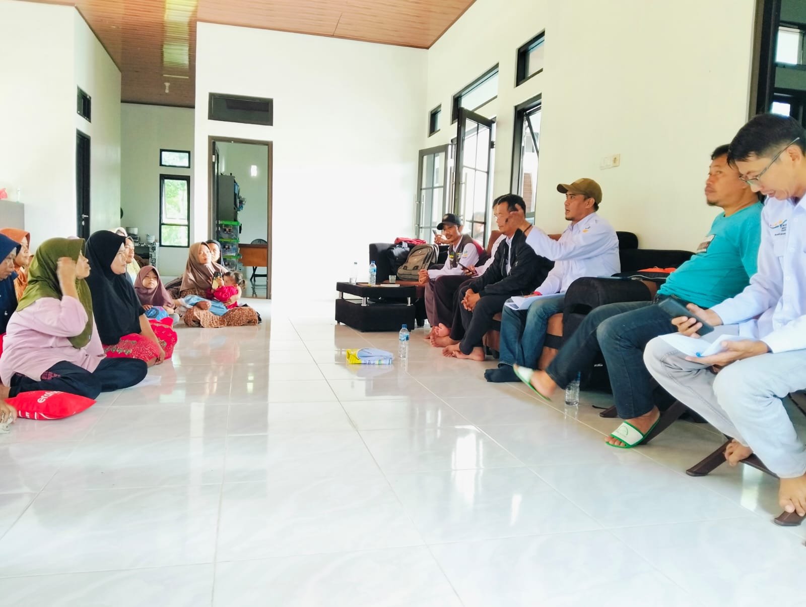 Pemdes Sindangwangi Bersama Kordinator PKH Menggelar Acara Sosialisasi Tahun 2025 Kepada Masyarakat Penerima Bantuan PKH