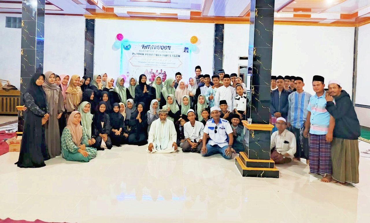 Sekjen PPWI DPC Lebak Mewakafkan Al-Quan di Pondok Pesantren Darul Ulum Dalam Acara Tafarruqon dan Buka Bersama Merajut Ukhuwah