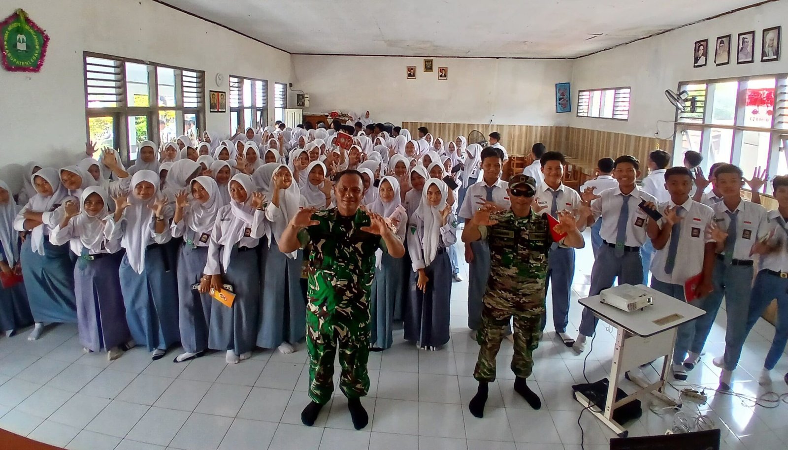 Kepala Sekolah SMAN 1 Muncang Sangat Mengapresiasi Kegiatan Danramil 0308/Muncang Pentingnya Mengetahui Sejarah Perjuangan Bangsa Indonesia