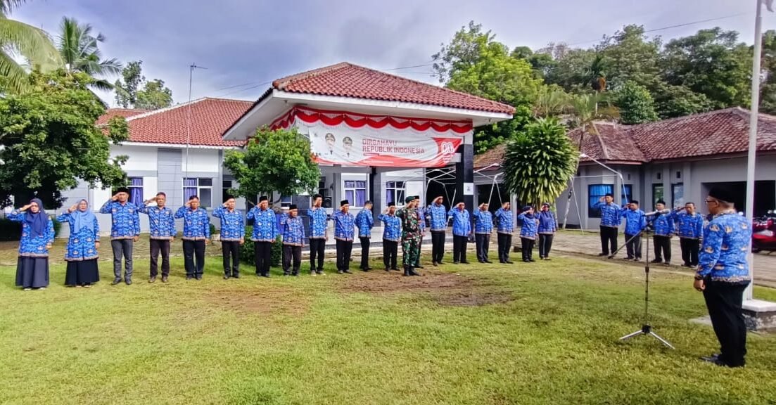 Kepala SDN 1 Jagaraksa Hadiri Upacara Hari Pahlawan di Kantor Kecamatan Muncang