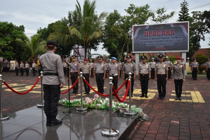 76 Personel Polres Lebak Terima Kenaikan Pangkat, Kapolres Tekankan Profesionalisme