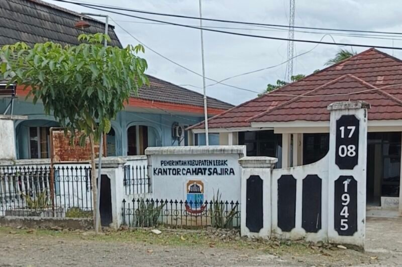 Konfirmasi Soal Galian Tanah, Oknum Kasi Trantib Sajira Tantang Wartawan