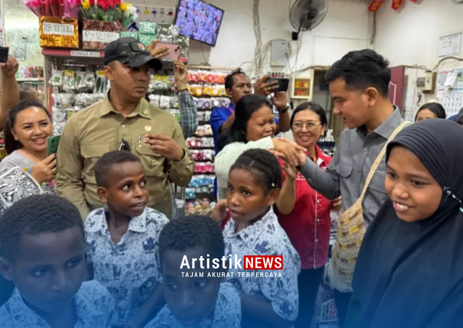 Kunjungan Gibran di Timika Warnai Keceriaan Anak Yatim Saat Belanja Perlengkapan Sekolah