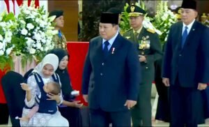 Prabowo Beri Penghormatan Terakhir, Tiga Prajurit TNI Pulang dalam Balutan Merah Putih