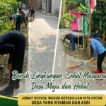 Warga dan Pemdes Muncang kompak membersihkan lingkungan dalam kegiatan Gotong Royong Jumat Bersih di Kecamatan Muncang. (Istimewa)