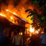 Kebakaran di Desa Sinarjaya Lebak Hanguskan Dua Rumah, Diduga Dipicu Korsleting Listrik