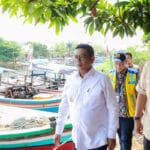 Gubernur Banten Andra Soni Tinjau Pengerukan Sungai Cibanten untuk Pengendalian Banjir di Karangantu