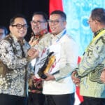 Gubernur Banten Andra Soni menerima penghargaan Creative Financing 2026 setelah Pemprov Banten dinilai berhasil mengembangkan inovasi pembiayaan pembangunan daerah. (Istimewa)