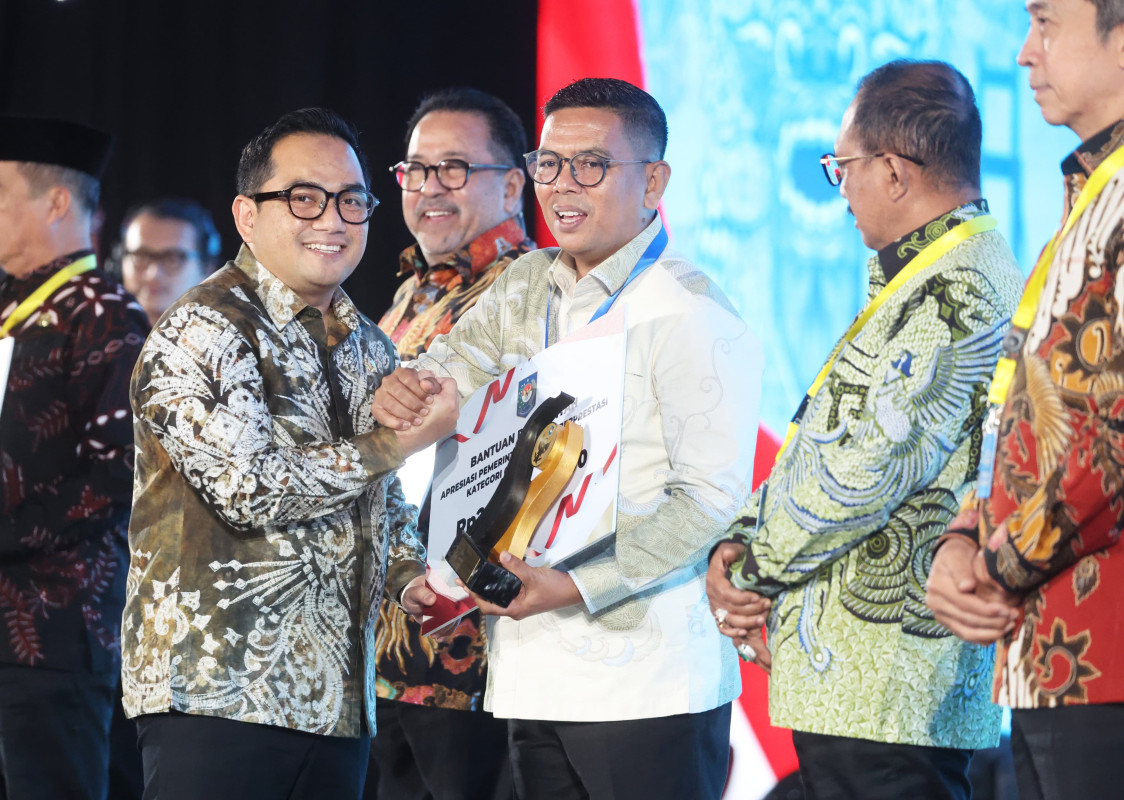 Gubernur Banten Andra Soni menerima penghargaan Creative Financing 2026 setelah Pemprov Banten dinilai berhasil mengembangkan inovasi pembiayaan pembangunan daerah. (Istimewa)