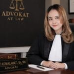 Resti Komalawati kuasa hukum korban dugaan pengeroyokan di Malingping saat memberikan keterangan kepada media.