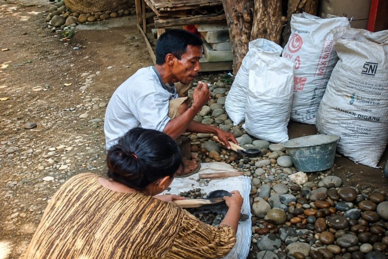 400 Kepala Keluarga di Kampung Palendeng Galang Swadaya untuk Cor Jalan Kadu Edan