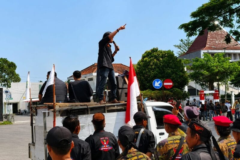 Wakil Ketua GRIB JAYA Lebak Serukan Penegakan Hukum dalam Aksi Damai di DPRD Lebak