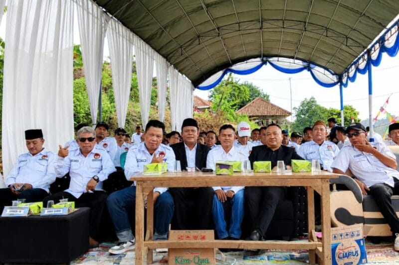 Milad ke-1 Paguyuban Cisimeut Besatu santuni 77 anak yatim di Desa Nayagati Lebak