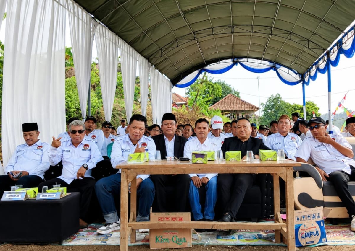 Milad ke-1 Paguyuban Cisimeut Besatu santuni 77 anak yatim di Desa Nayagati Lebak