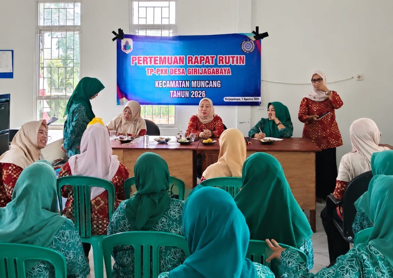 Ketua TP-PKK Kecamatan Muncang, Sonengsi, menghadiri rapat TP-PKK Desa Girijagabaya di Aula Kantor Desa Girijagabaya, Kabupaten Lebak.