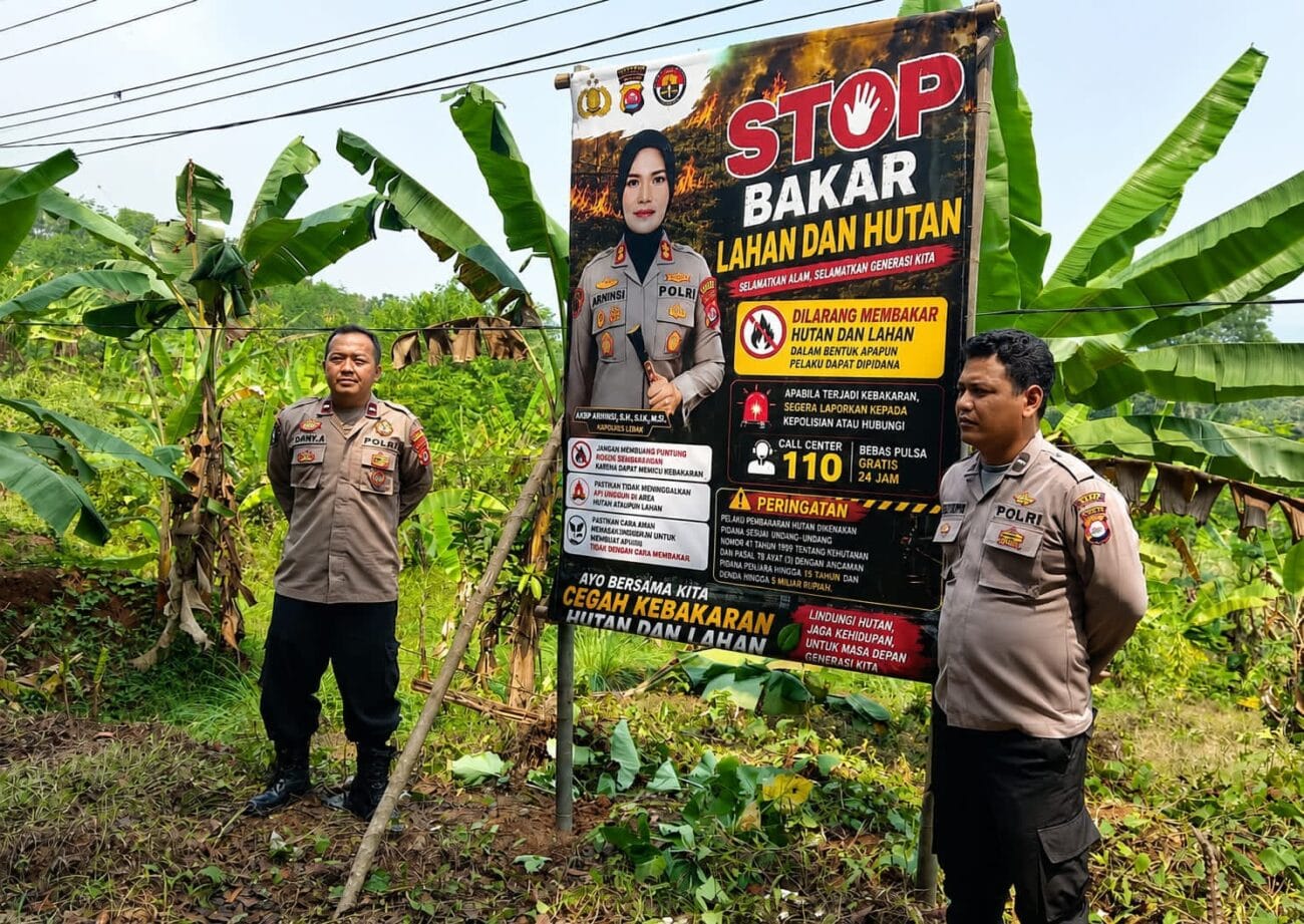 Personel Polsek Muncang memberikan imbauan pencegahan karhutla kepada warga Desa Suka Negara Kabupaten Lebak.