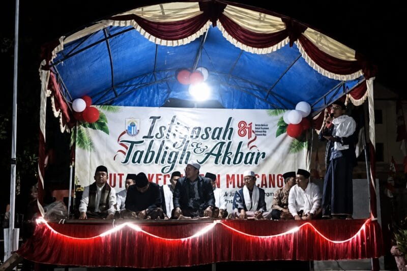Ade Usep A S.E. dalam Istighotsah dan Tabligh Akbar HUT RI ke-81 Kecamatan Muncang