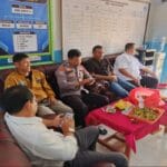 Bripka Hasim dari Polsek Muncang saat melaksanakan kegiatan Kamtibmas di SDN 1 Tanjungwangi