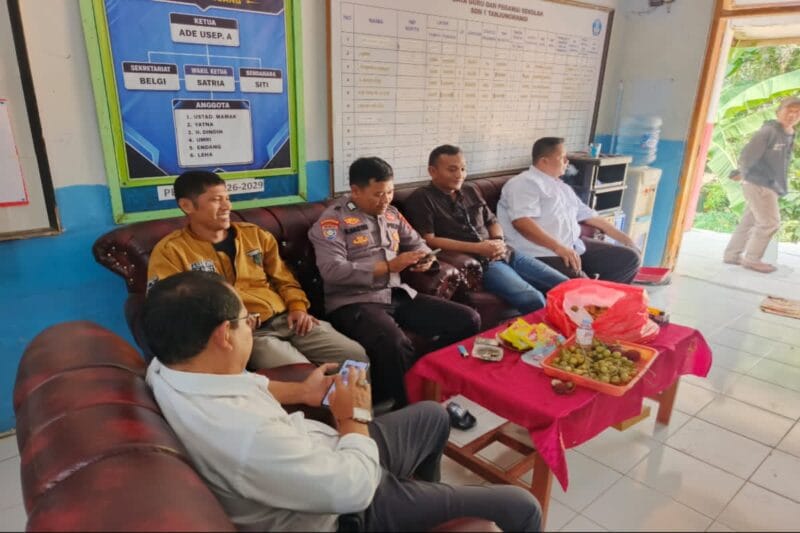 Polsek Muncang Laksanakan Kamtibmas di SDN 1 Tanjungwangi, Bripka Hasim Sampaikan Pesan Keamanan