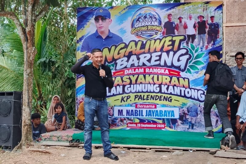 H. Moch Nabil Jayabaya menghadiri tasyakuran jalan rabat beton Kampung Palendeng