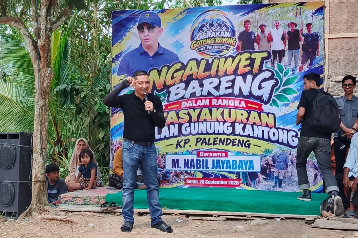 H. Moch Nabil Jayabaya menghadiri tasyakuran jalan rabat beton Kampung Palendeng