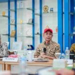 Wamensos Agus Jabo Priyono saat membahas pengendalian Sekolah Rakyat di Bekasi
