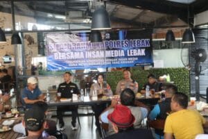 Kapolres Lebak AKBP Arninsi saat memperkuat sinergi dengan organisasi wartawan