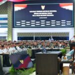 Presiden Prabowo memberikan taklimat kepada 800 perwira tinggi TNI-Polri