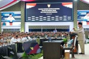 Presiden Prabowo memberikan taklimat kepada 800 perwira tinggi TNI-Polri